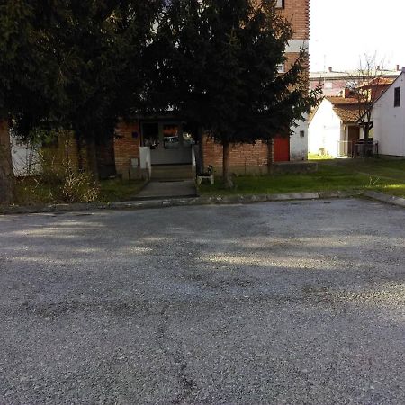 Studio Apartman Zdral Daruvar Eksteriør billede
