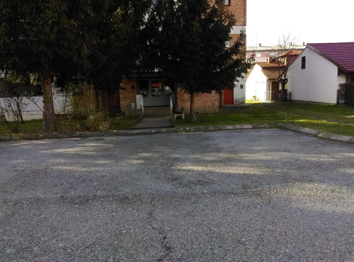 Studio Apartman Zdral Daruvar Eksteriør billede
